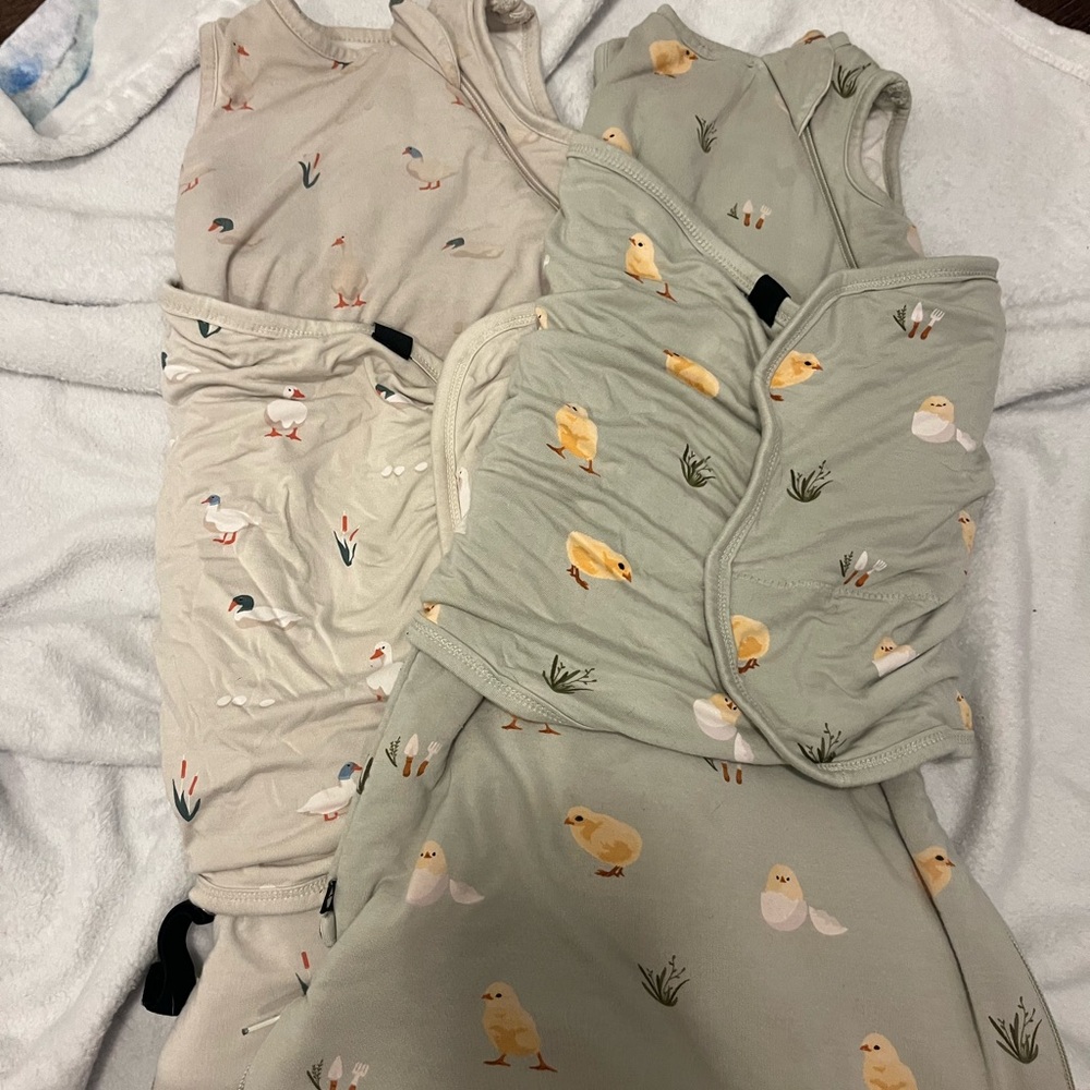 Kyte BABY Kids Pajamas Sleep Sacks - Cream and Green XS with swaddle